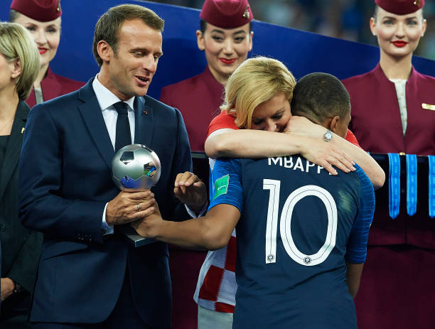 许多球迷在 许多球迷在